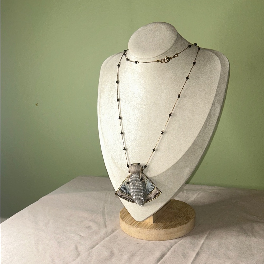 Elegant Silver Pendant Necklace